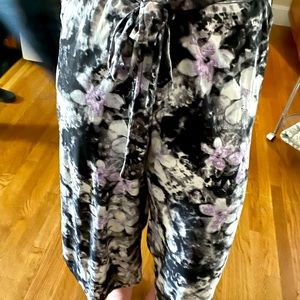 Floral Flowy Capris